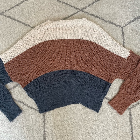 Knit Long Sleeve Sweater - Picture 2 of 3